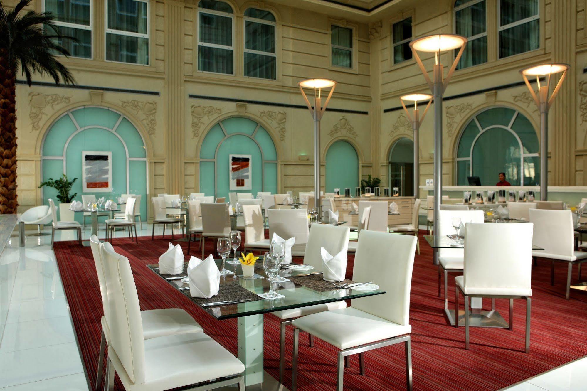Villa Rotana Dubái Restaurante foto